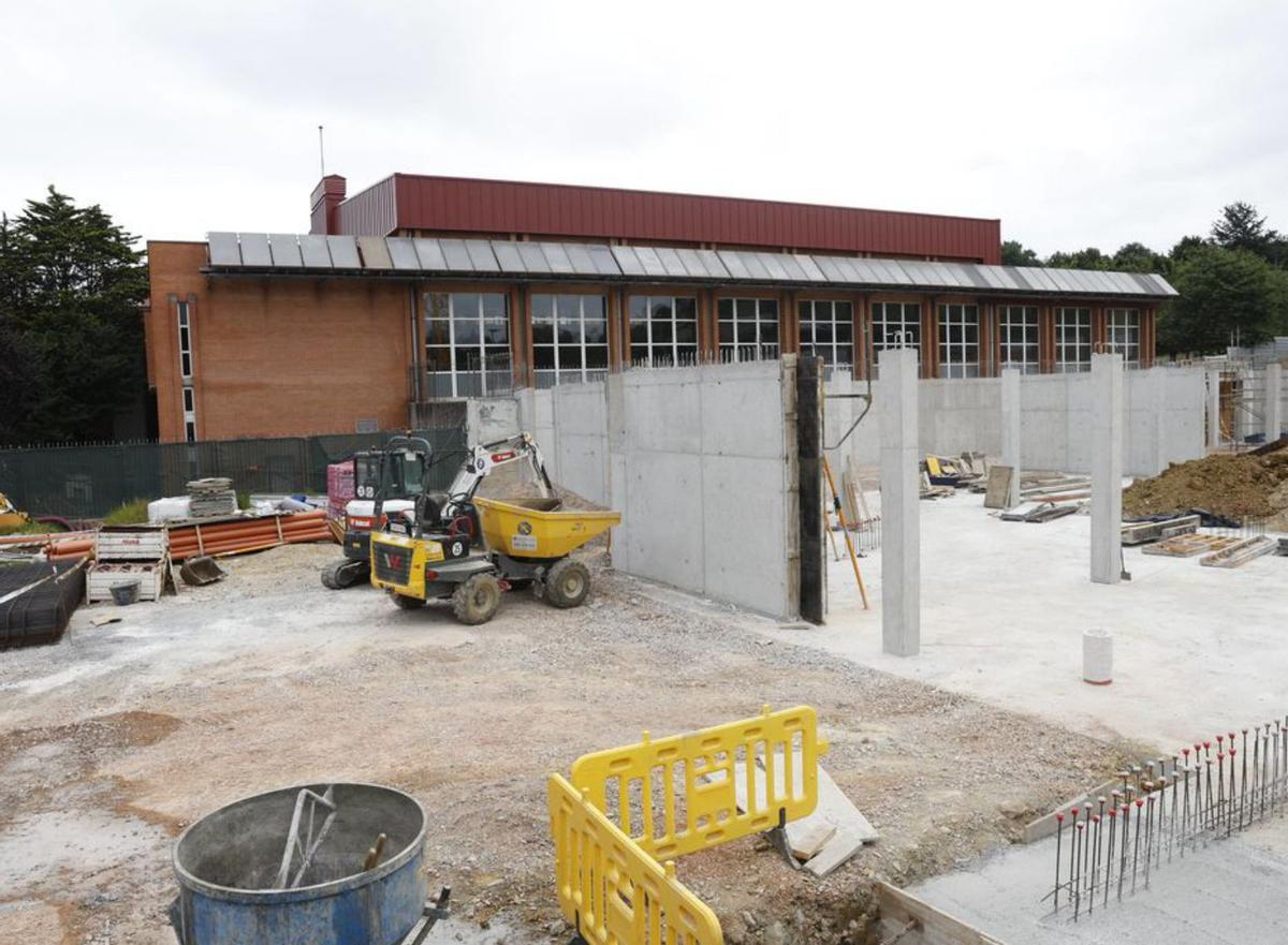 Recinto en obras de la nueva escuelina de El Llano. | ÁNGEL GONZÁLEZ
