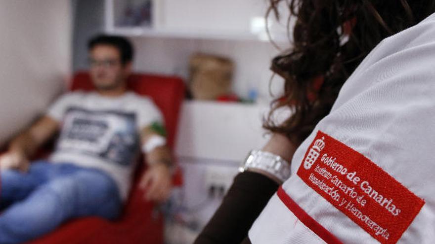 Piden colaboración ciudadana en Canarias para donar sangre de los grupos A y 0