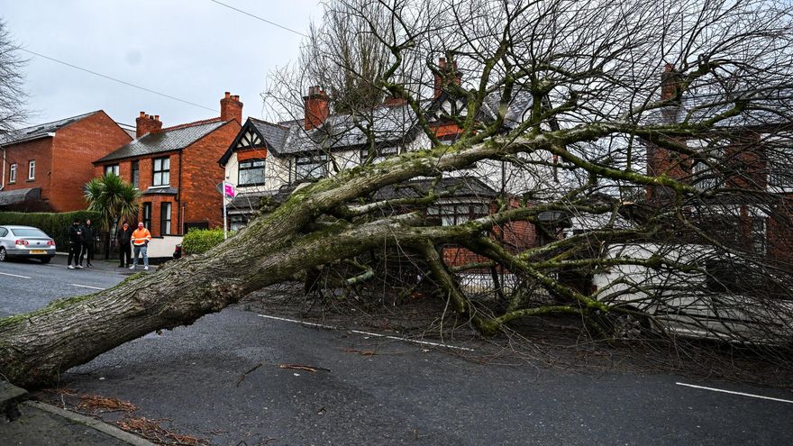 La borrasca Éowyn deja un muerto y rachas de más de 180 km/h en Irlanda y Reino Unido