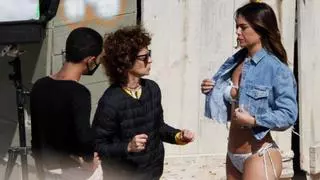 Blanca Suárez pasa frío en bikini en Ibiza