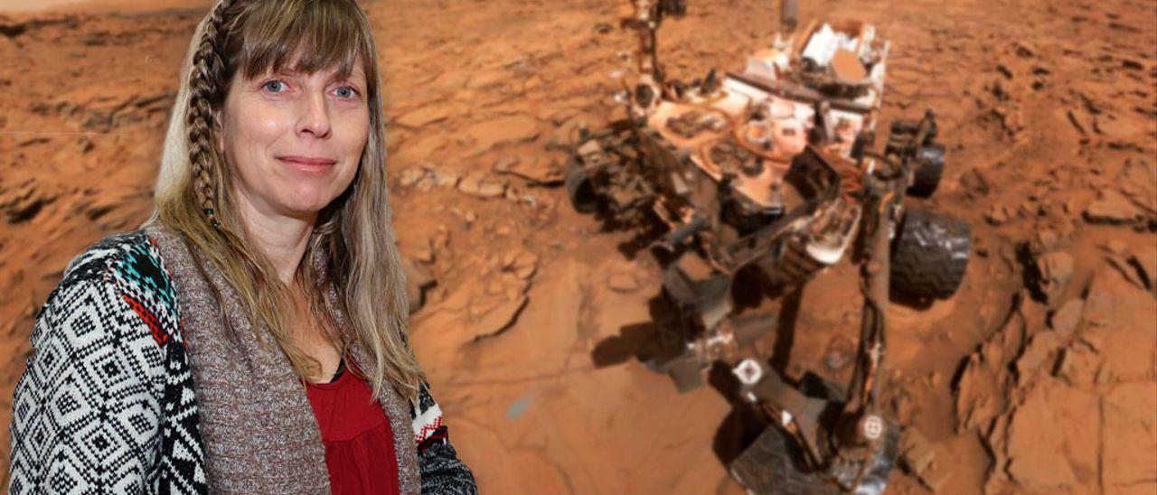 Delante, la investigadora viguesa Carolina Gil, en el campus y en el fondo el selfie del rover Curiosity en el cráter Gale de Marte