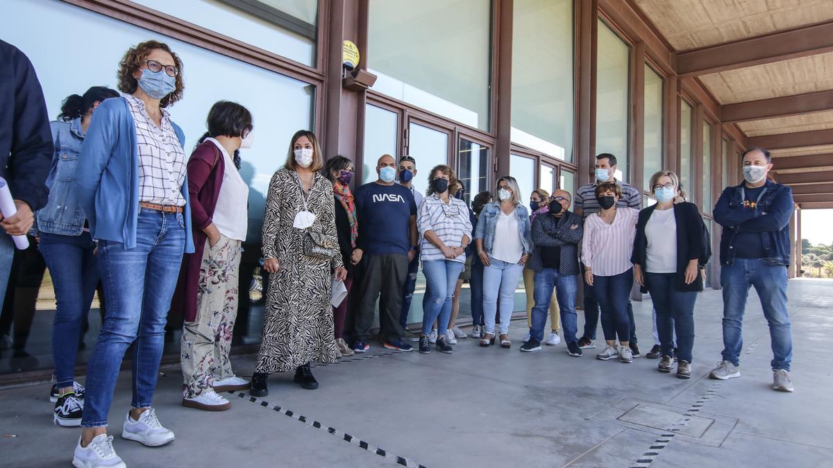 Los trabajadores del ‘call center’ del Sepad en Cáceres contratados por Fitex protestan por la nueva adjudicación.