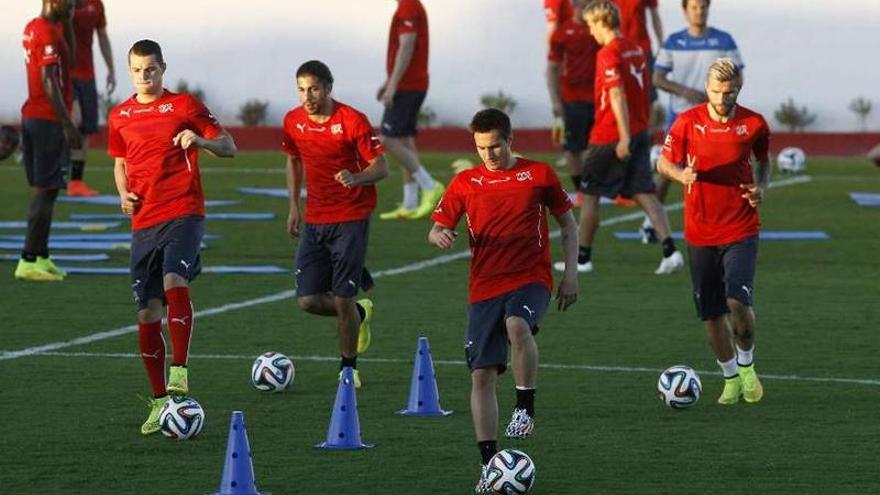 Los jugadores de la selección suiza, en el entrenamiento del pasado sábado.