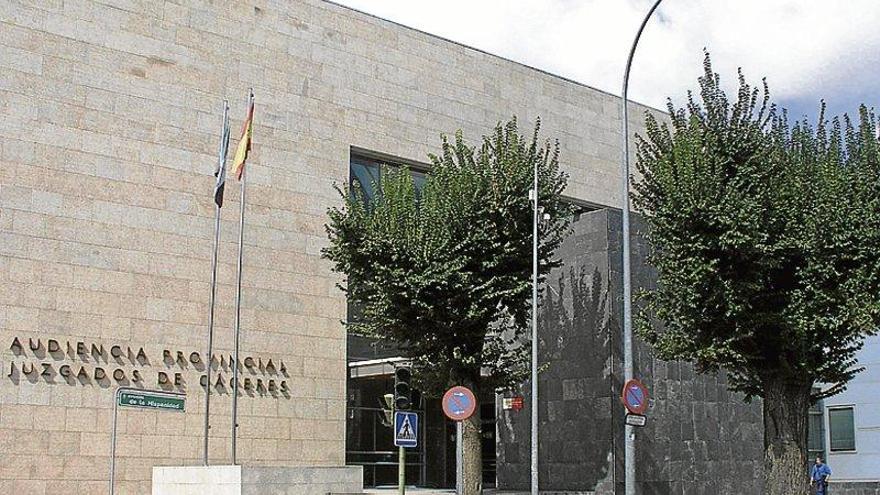 Un Juzgado de Cáceres condena a un hombre a más de cárcel por robo con violencia