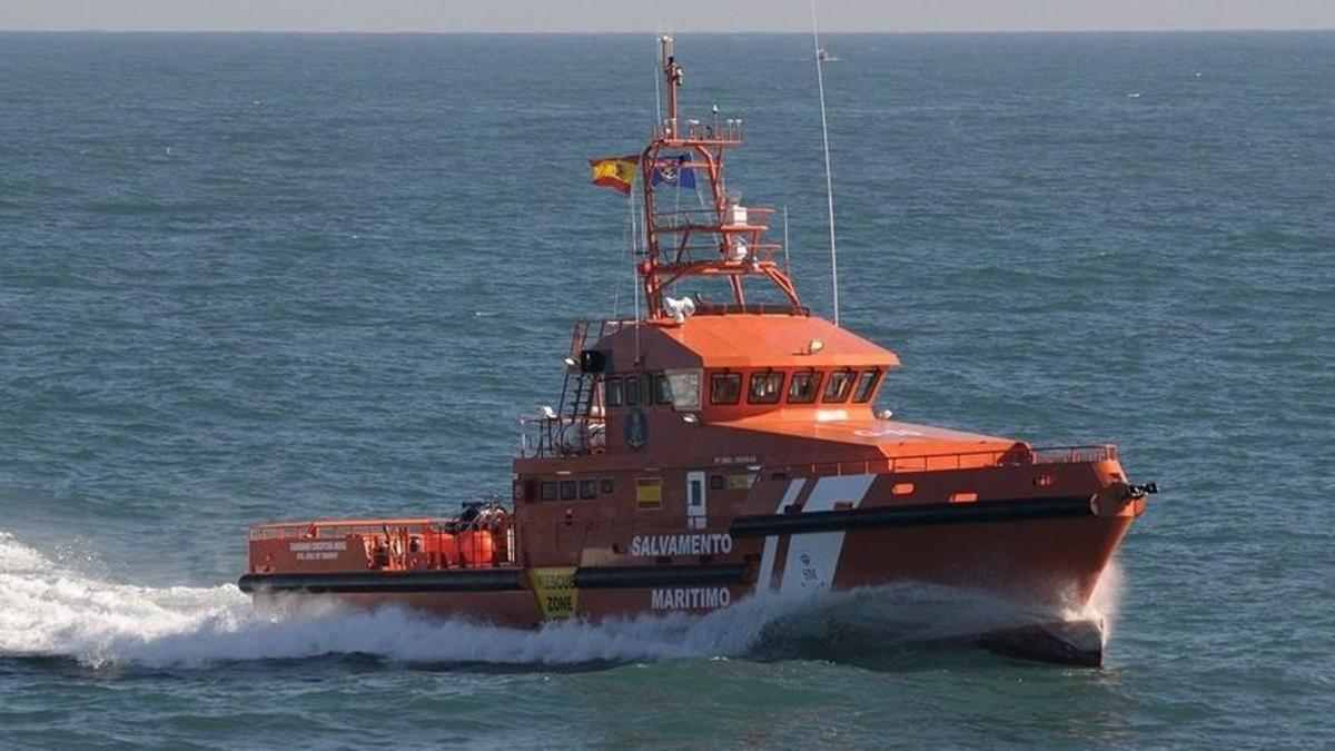 Imagen de archivo de una embarcación de Salvamento Marítimo en la costa canaria.