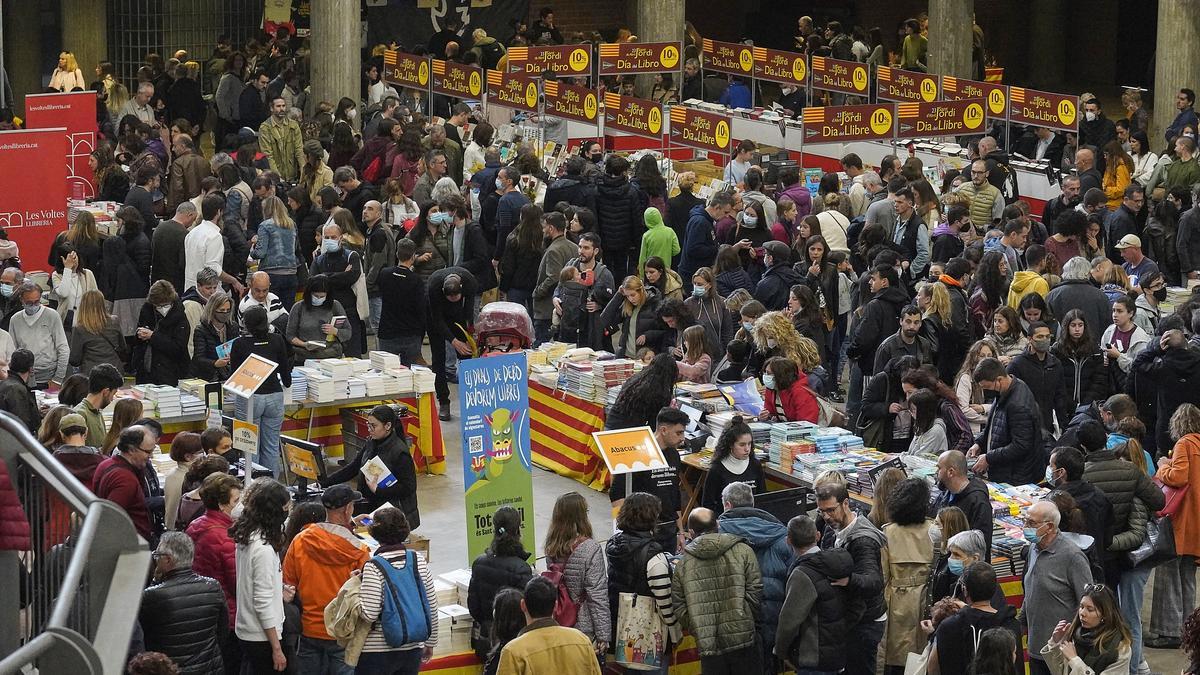 La diada de Sant Jordi a Girona en imatges