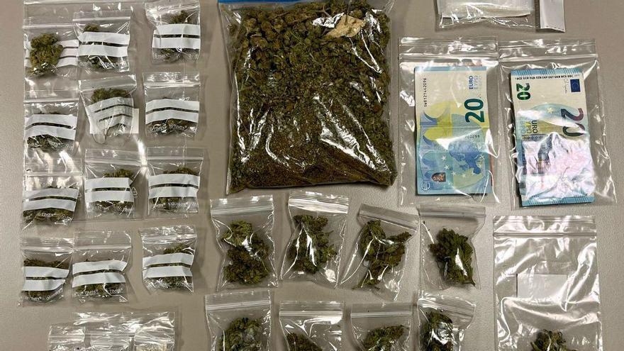 Inspeccionen quatre bars de Figueres i detenen dos clients per tràfic de drogues