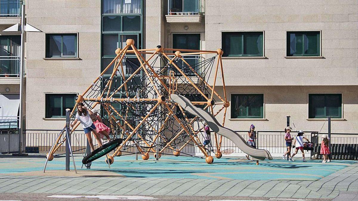 Vistas del parque infantil de la Praza Europa.