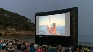 Cine al aire libre en Tarragona: dónde y cuándo ver películas en la playa este verano