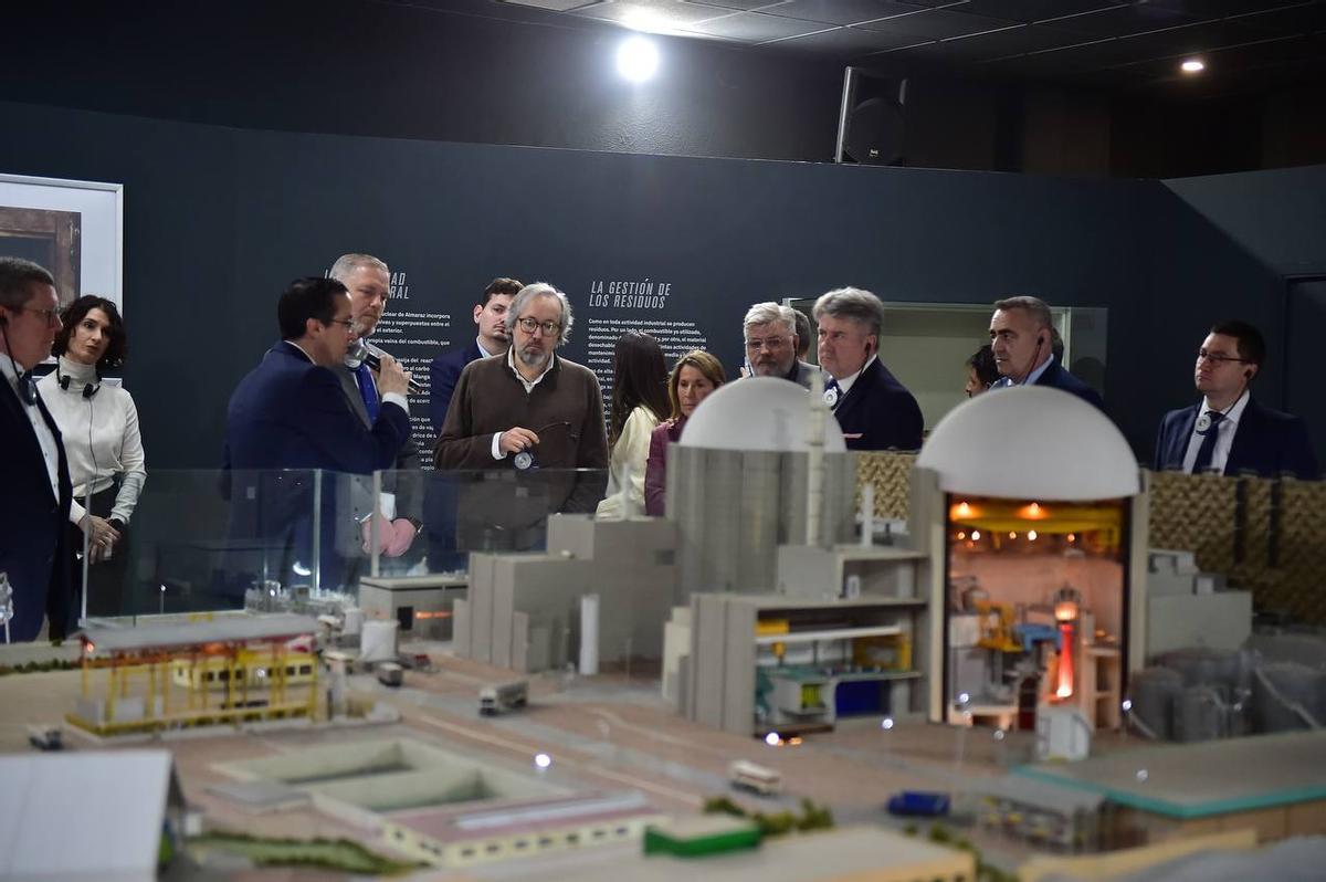Fotogalería | La delegación de eurodiputados visita Almaraz y conoce de primera mano el funcionamiento de la central nuclear