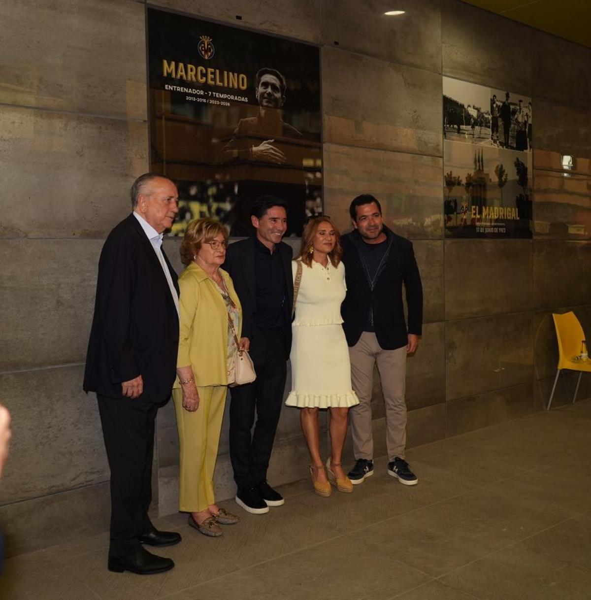 El Villarreal ha homenajeado a Marcelino, dedicándole un azulejo para la historia en el Passeig Groc, el paseo de la fama del Estadio de la Cerámica.