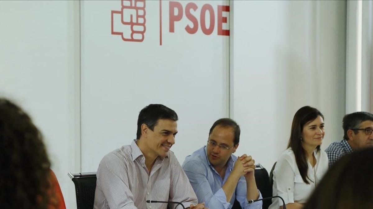 Sánchez, junto a varios miembros de su dirección, en su última aparición pública, el pasado 27 de junio.