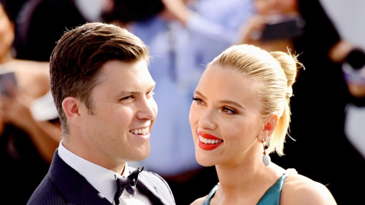 Colin Jost y Scarlett Johansson asisten a la 26ª edición de los Screen Actors Guild Awards en Los Ángeles