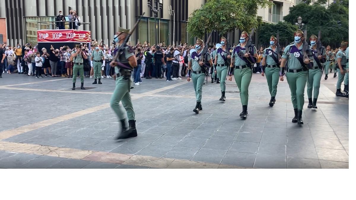 Llega la Legión a la salida de Mena.