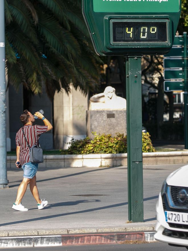 L’OCU recomana evitar la llum directa del sol de 12.00 a 17.00 hores