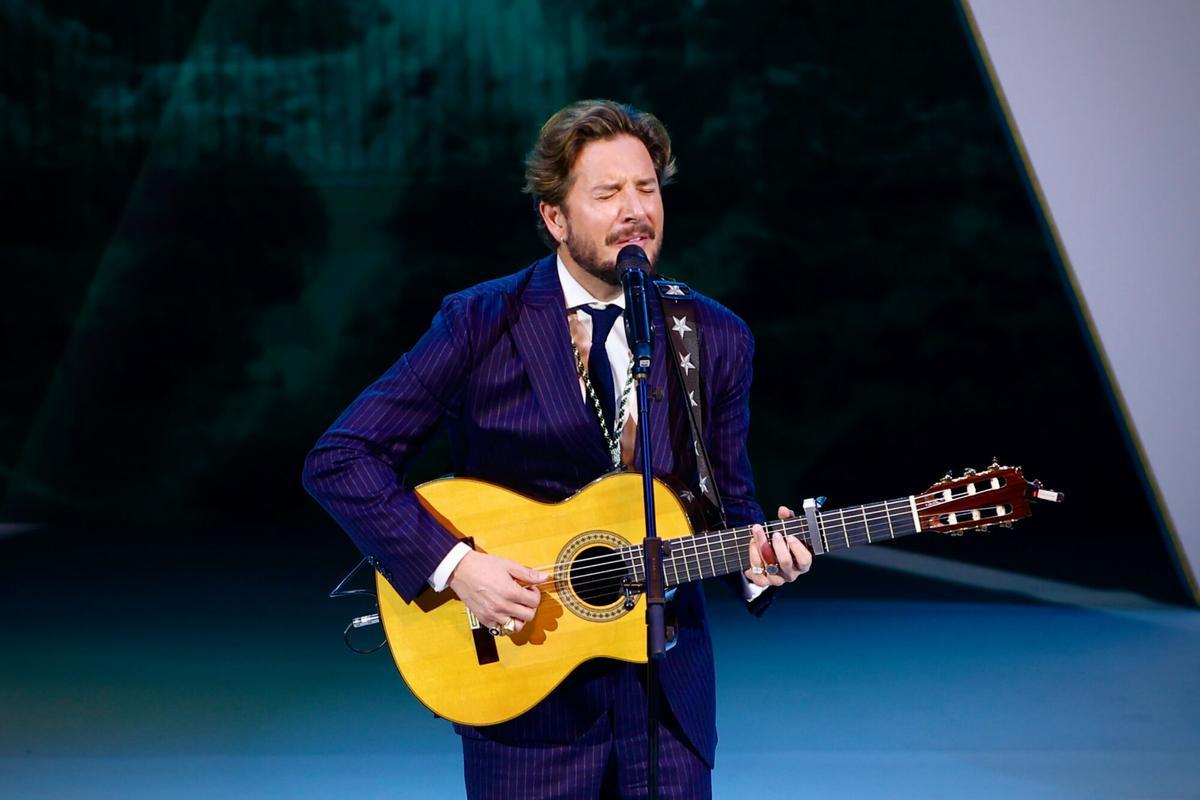 Manuel Carrasco canta el himno de Andalucía