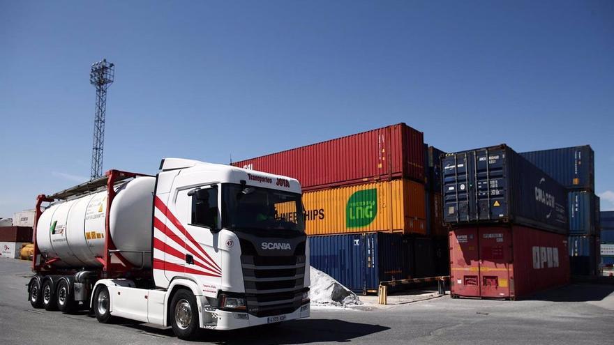 Málaga lidera el crecimiento en el tráfico portuario nacional