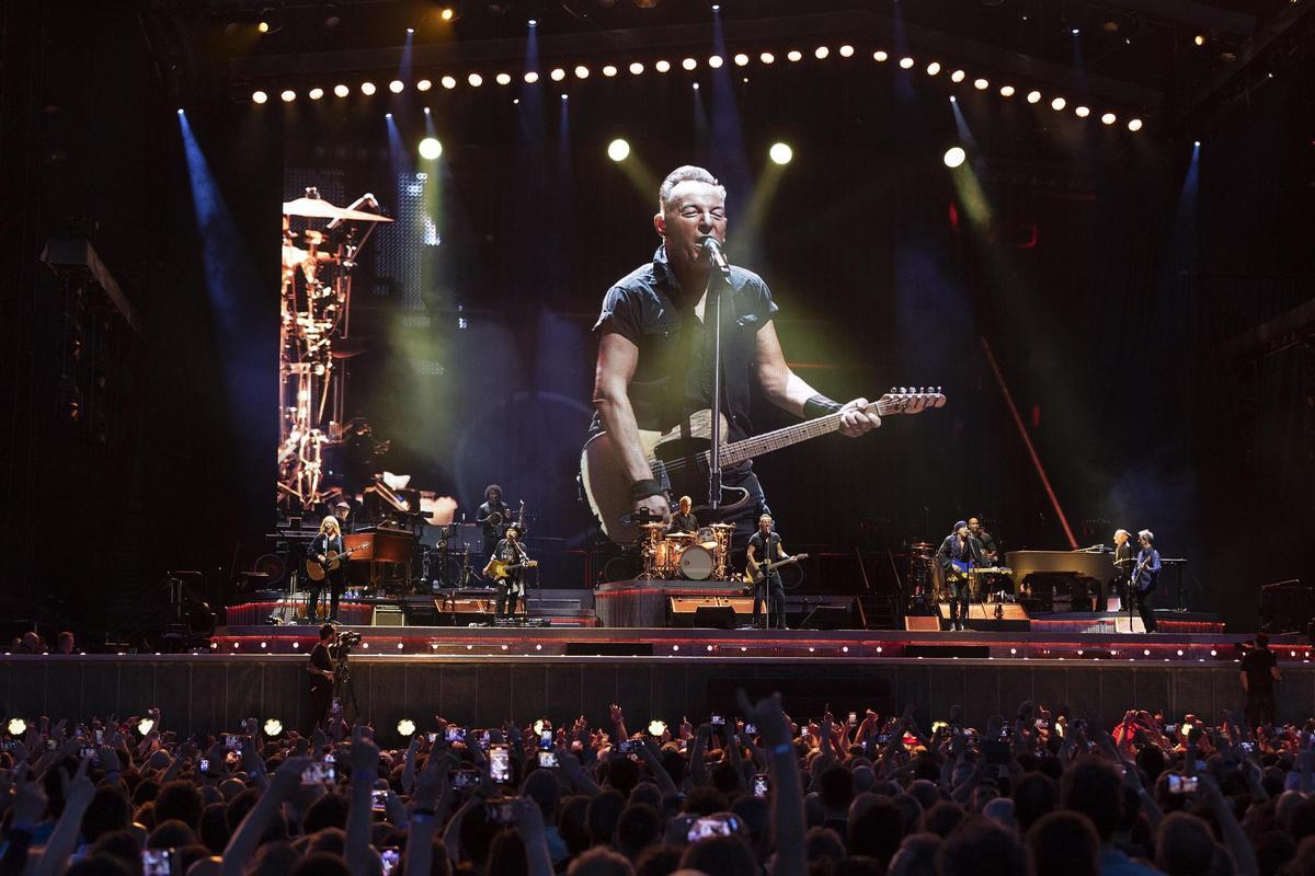 Bruce Springsteen en concierto en el Estadi Olimpic de Barcelona