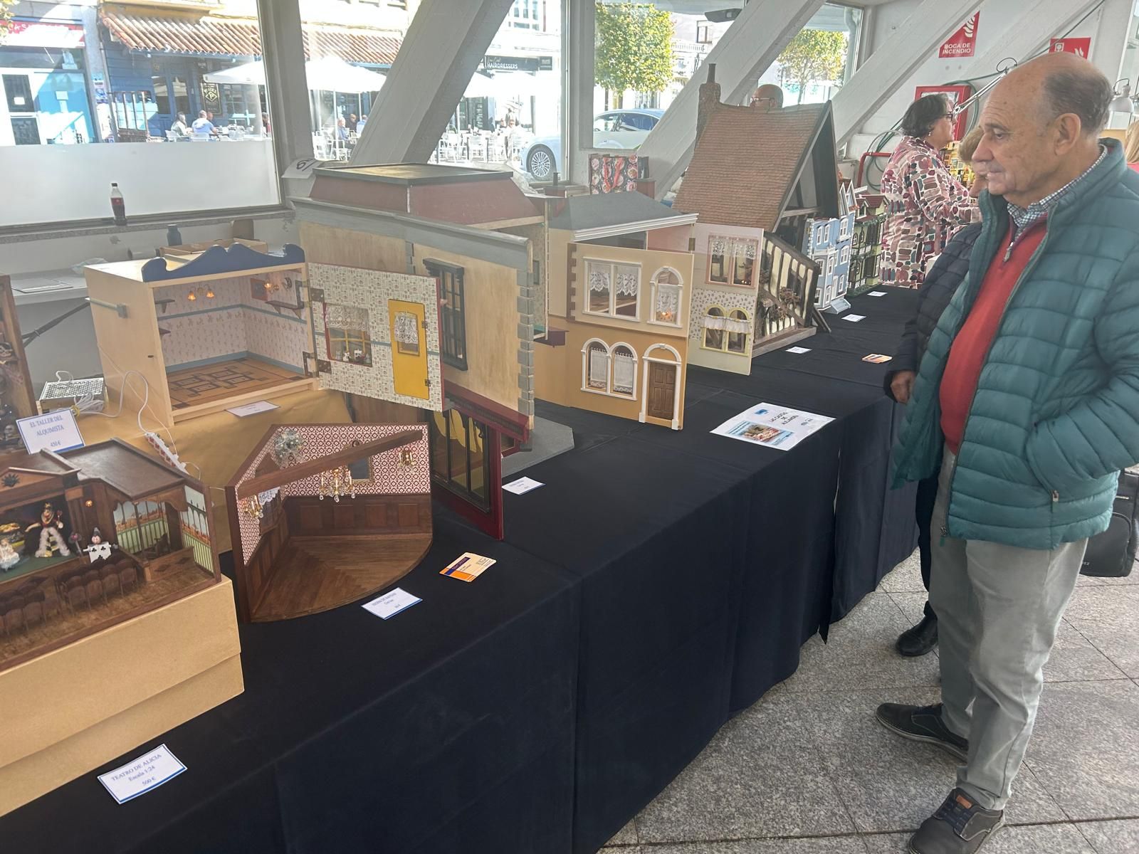 Feria de miniaturas de casas de muñecas en Pola de Siero