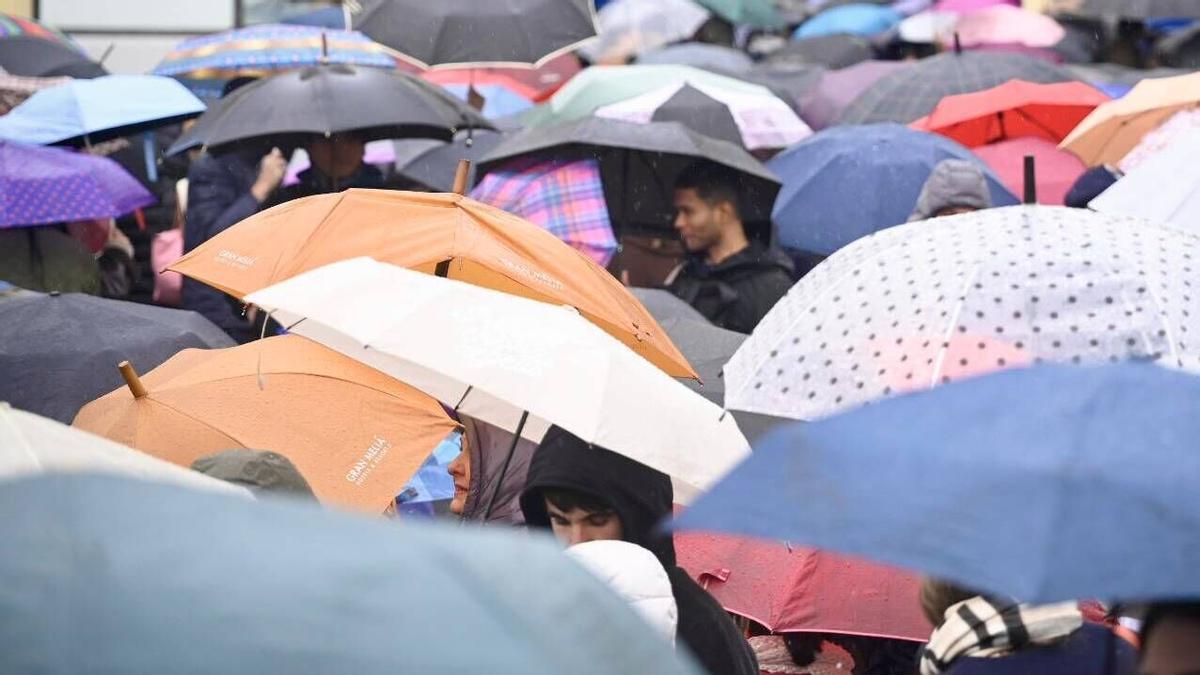 Lluvia y paraguas en Barcelona.