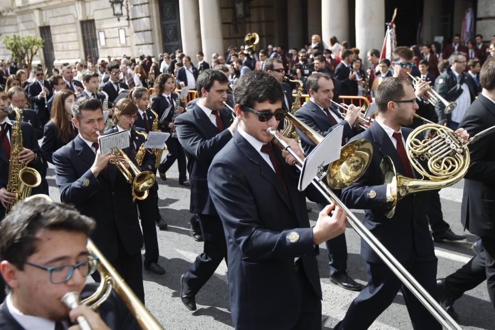 Entrada de bandas de música en el centro de Valencia