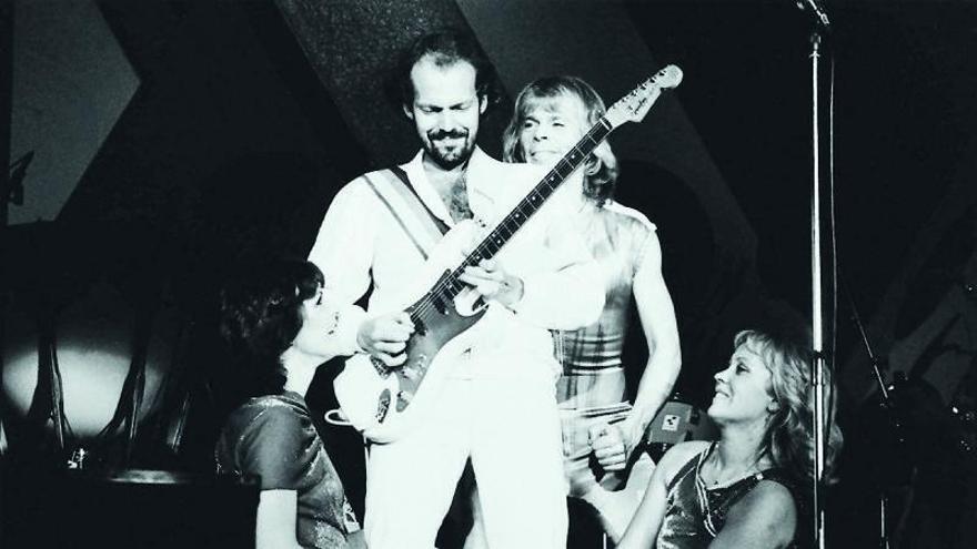 Muere Lasse Wellander, guitarrista de ABBA