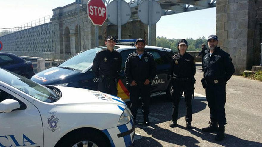 Policías gallegos arropan a nuestros turistas en Portugal