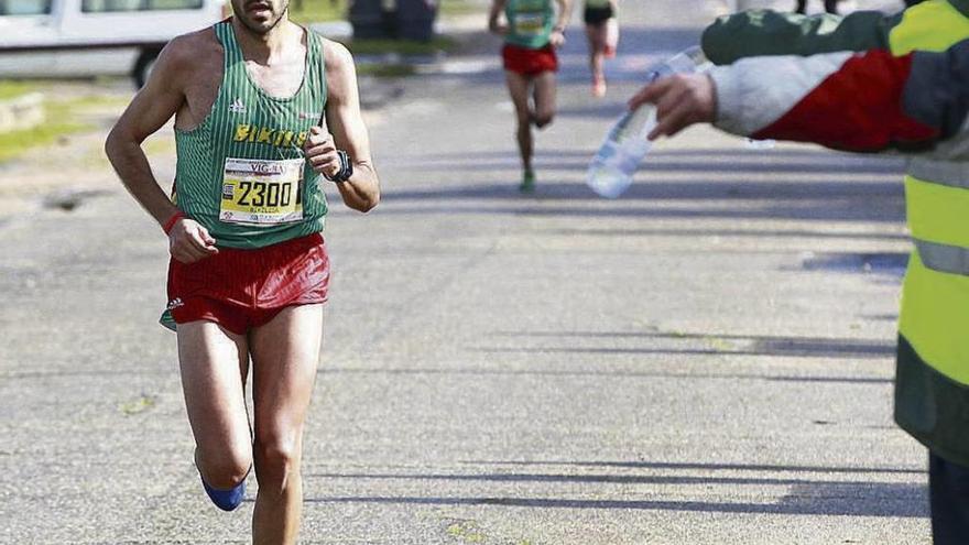 Villarubia, en primer término, con Bargiela al fondo. // J. Lores