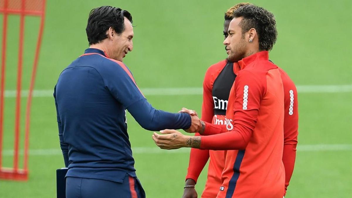 Emery y Neymar, durante un entrenamiento del PSG