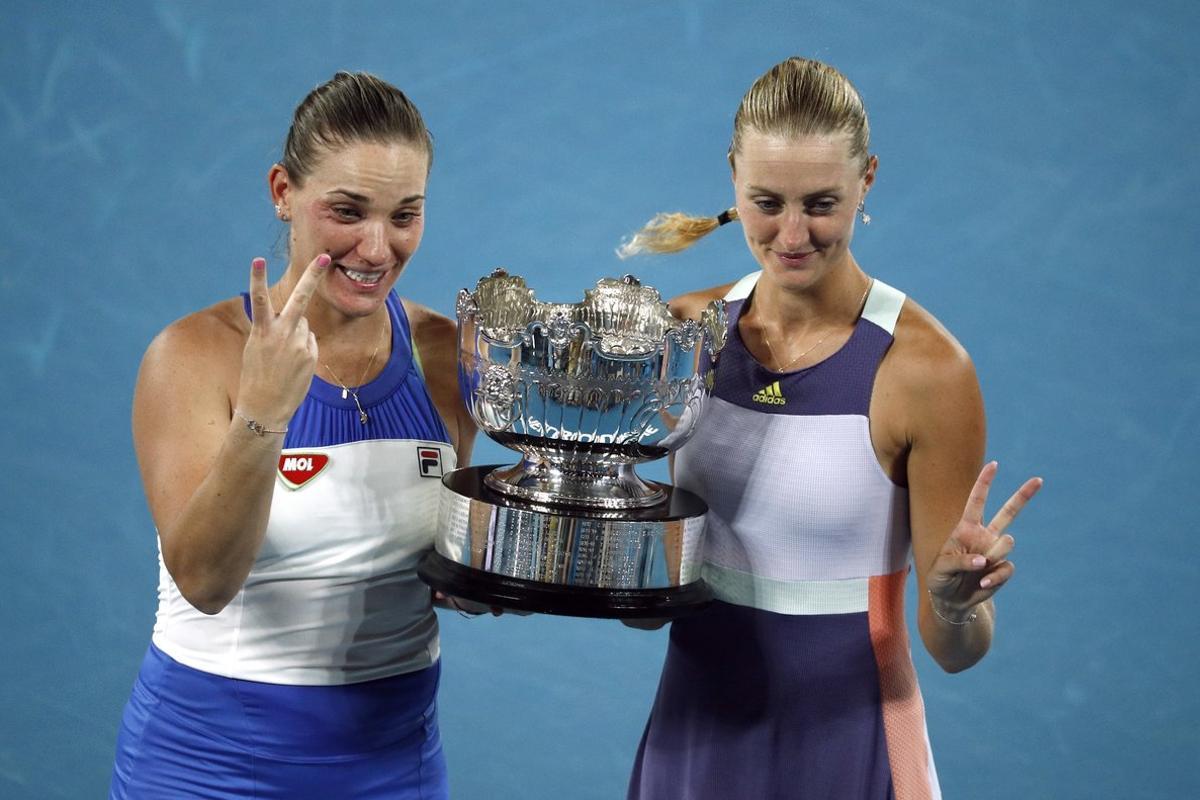 Tennis - Australian Open - Women’s Doubles Final - Melbourne Park, Melbourne, Australia - January 31, 2020  Hungary’s Timea Babos and France’s Kristina Mladenovic celebrate with the trophy after winning the final against Taiwan’s Su-Wei Hsieh and Czech Republic’s Barbora Strycova. REUTERS/Edgar Su