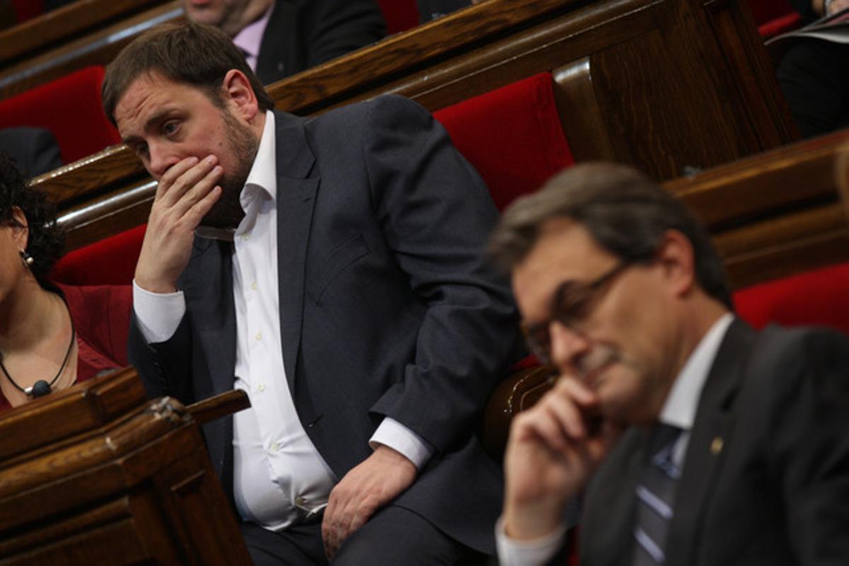 Oriol Junqueras i Artur Mas, al Parlament. Oriol Junqueras i Artur Mas, al Parlament.