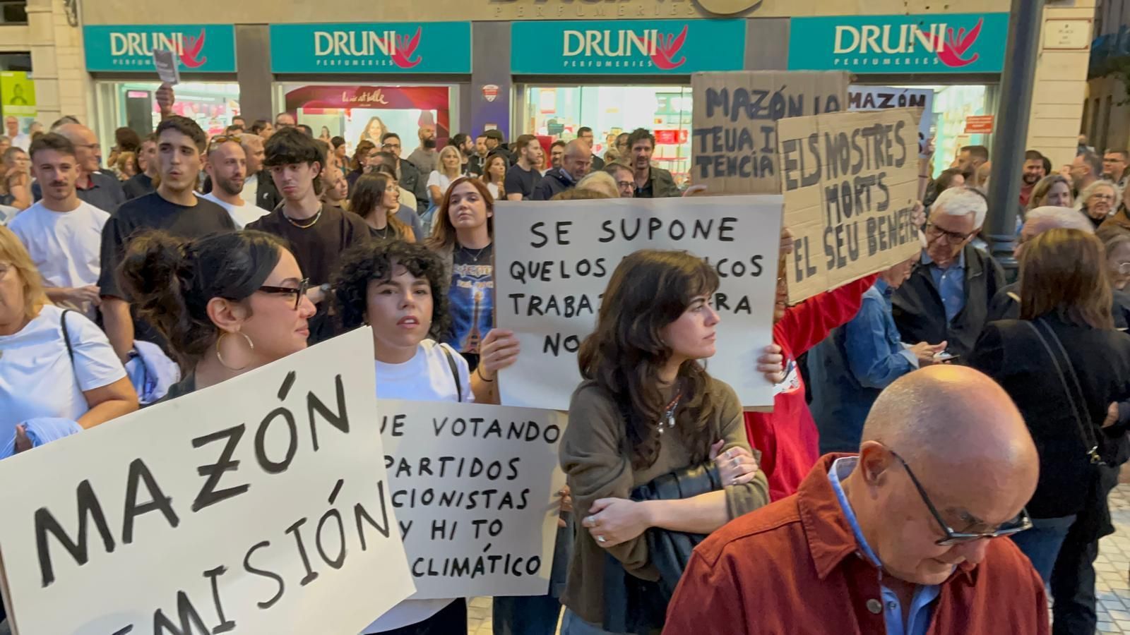 Elche muestra su indignación con la gestión de la DANA en la Comunidad Valenciana