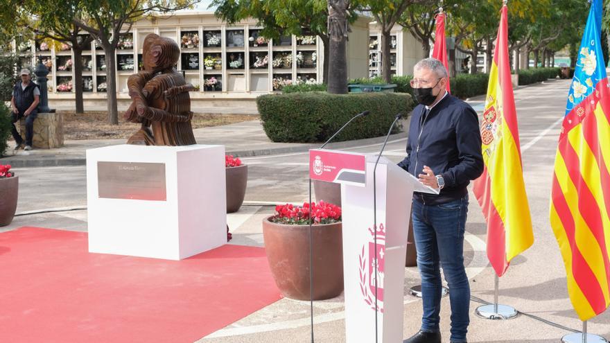 Un &quot;abrazo eterno&quot; de Elda a las víctimas del covid-19