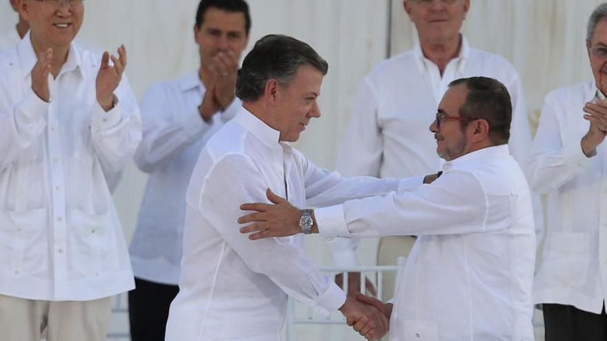 Govern i FARC segellen l&#039;acord de pau de Colòmbia