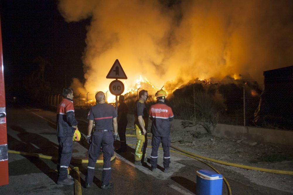 Incendio en la carretera del León, en Elche