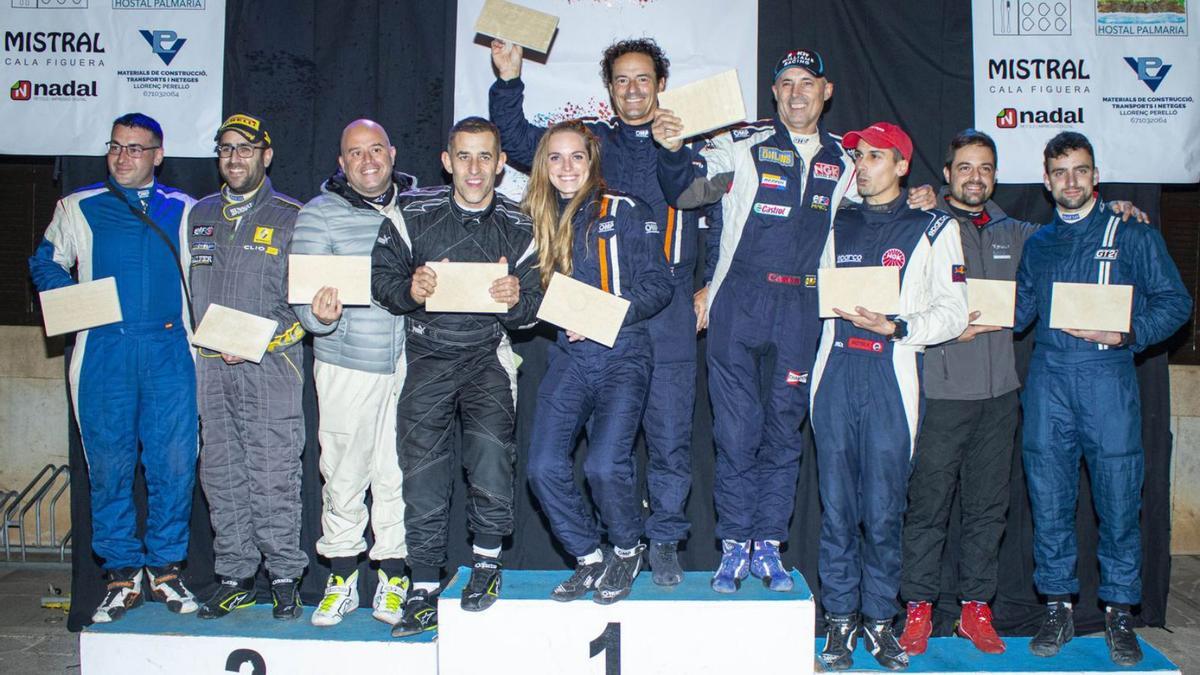 Podio de los cinco primeros equipos clasificados del Campeonato de Balears de Rallys. | A.BISQUERRA