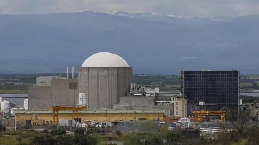 Más de 70 colectivos españoles y portugueses defienden el cierre de la central nuclear de Almaraz