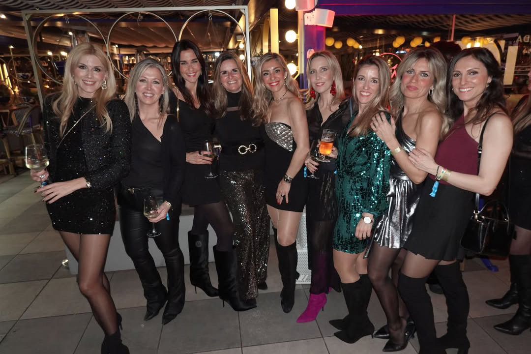 Neus Mira, Pitu Cuñat, Macu Durá, Marta Alcalá, Carmela Villena Arbona, Begoña Sanz, Vanesa Martí, Begoña Benlloch, y Carol Vaquero