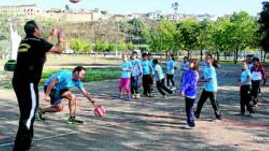 Una feria promociona el deporte entre los escolares caurienses