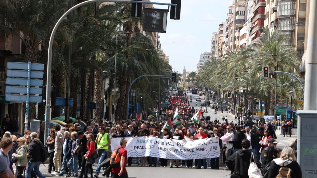 Alicante sale a la calle para rechazar la escalada bélica en Oriente Medio