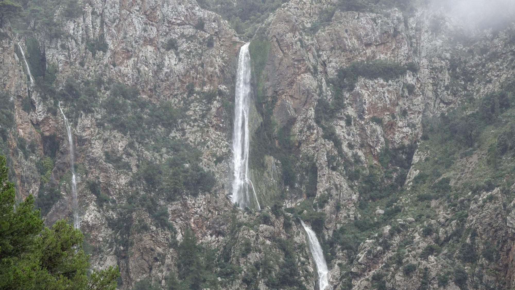 Las lluvias activan el impresionante salto de agua del Torrent des Lli