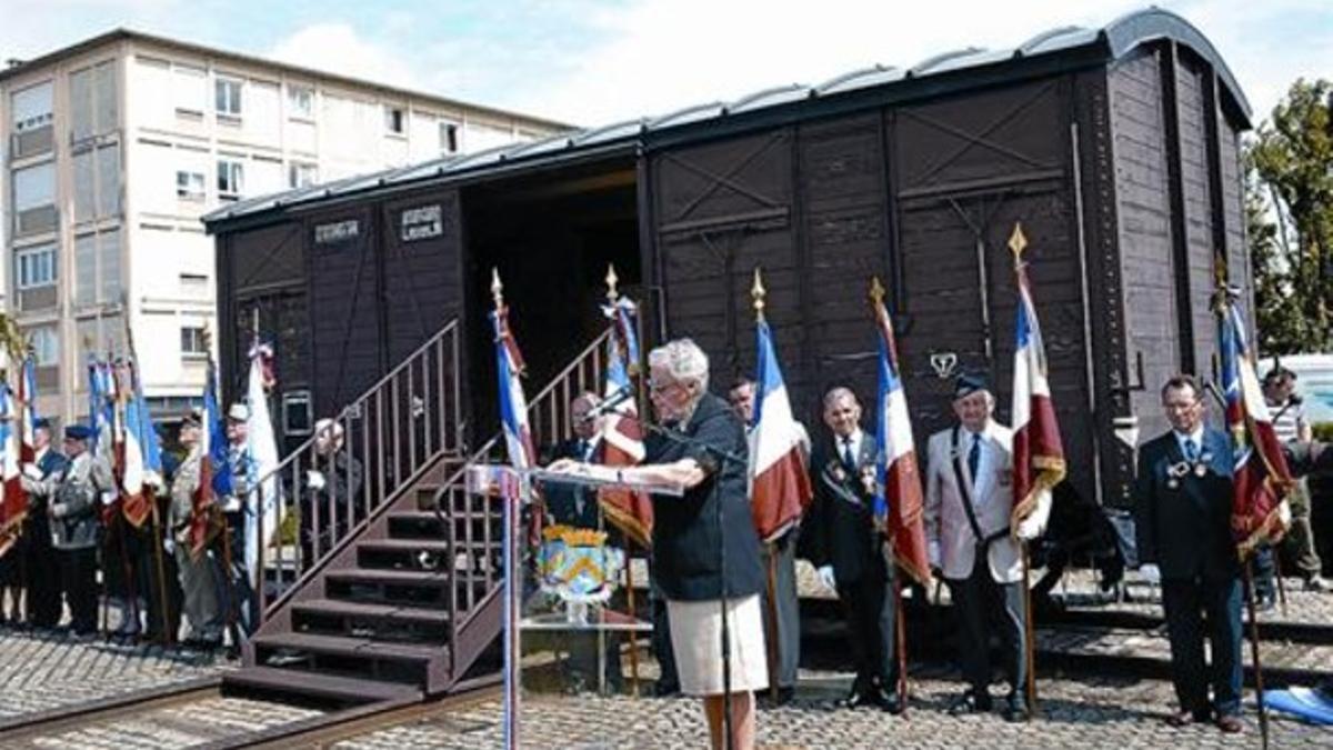 Ceremonia en Drancy (Francia), ayer, en recuerdo de la deportación de 13.000 judíos en julio de 1942.
