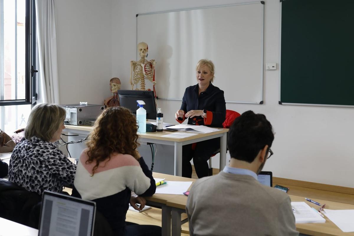 Leticia García inaugura en curso de secretarios de ayuntamiento, en la Escuela de Enfermería