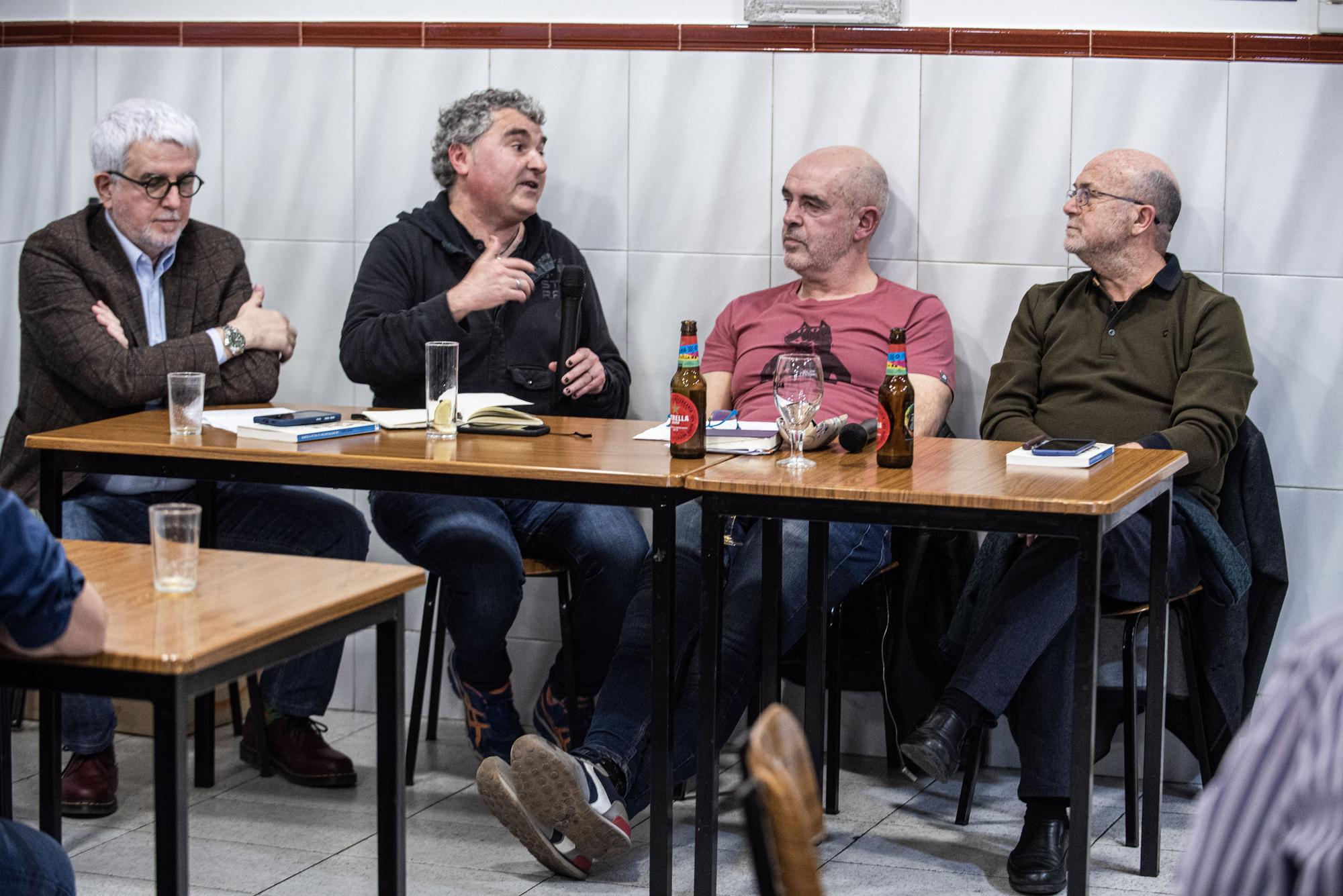 GALERIA | Albert Soler presenta llibre a Sant Joan entre somriures