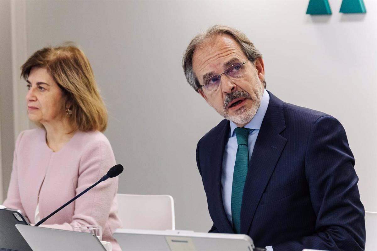 La directora financiera de Banca March, Nieves Vila, y el consejero delegado de Banca March, José Luis Acea, durante la presentación de sus resultados de 2023, a 5 de marzo de 2024, en Madrid (España).