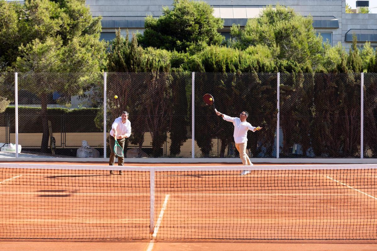 Jaume Bauzà y Rafael Triguero durante la inaguración de las pistas de tenis de Can Misses