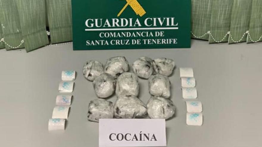 Varios paquetes de cocacína interceptados en una operación anterior.