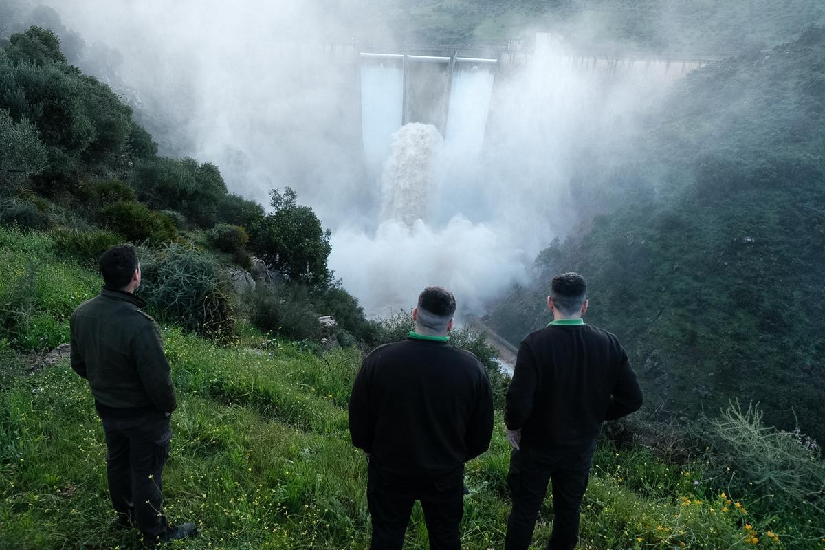 Desembalse de la presa de Casasola