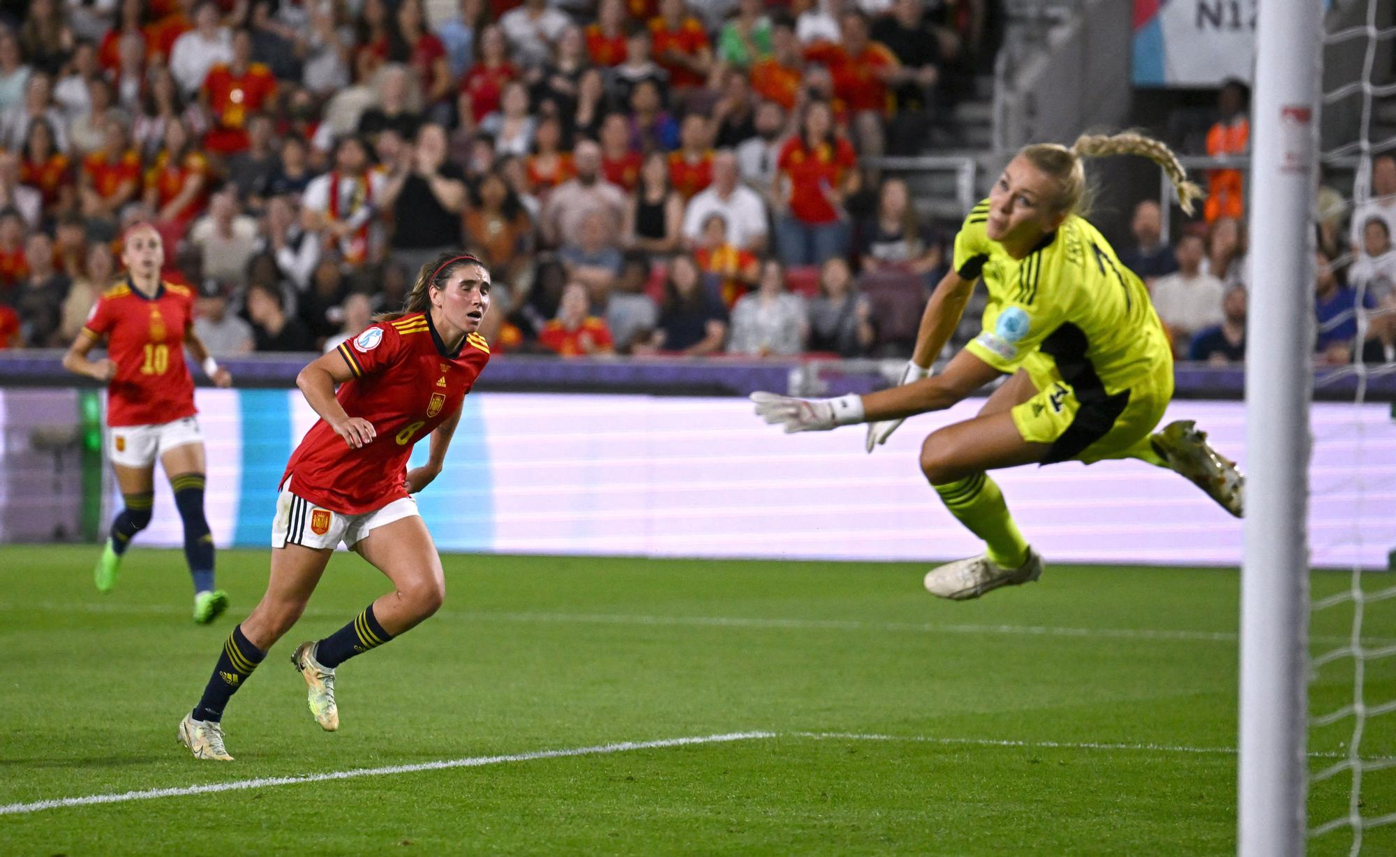 Women's Euro 2022 - Group B - Germany v Spain