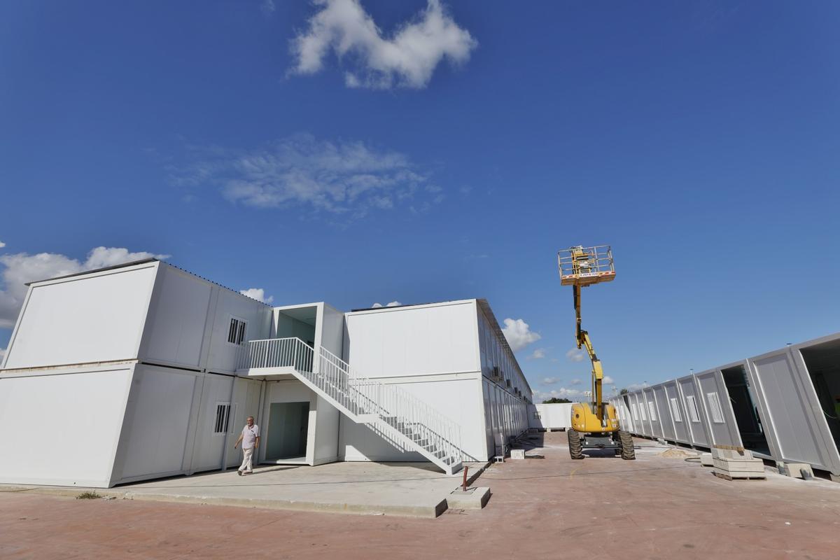 Colegio de tres líneas -tres aulas por curso- en prefabricadas para realojar a los alumnos del centro de Infantil y Primaria Inmaculada y acoger una línea del Colegio Número 14